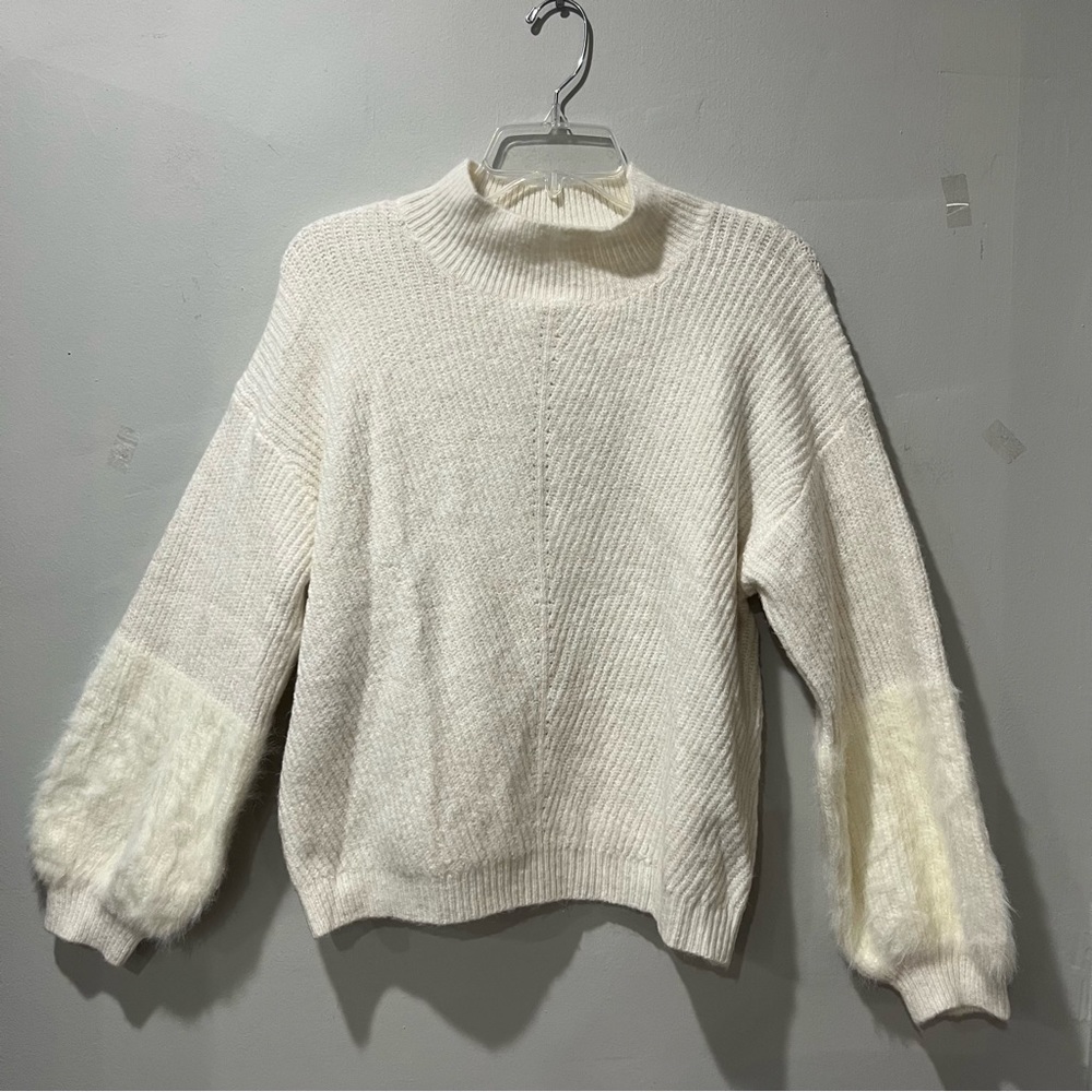 Amaryllis Cream Medium Turtleneck Balloon Long Sleeve Soft - Picture 2 of 8